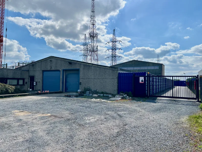 Bâtiment polyvalent en zone socio-économique mixte
